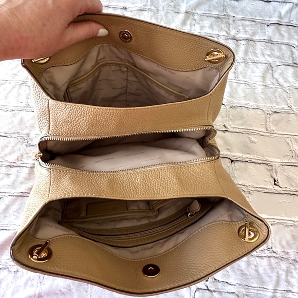 Michael Kors Neutral beige Jet Set Chain Shoulder Bag - Picture 7 of 16